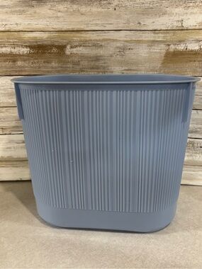Vintage Rubbermaid Blue  ribbed oval garbage can